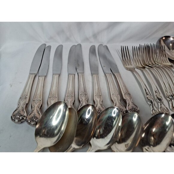 VTG 1950’s WM Rogers Co. Extra Plate Magnolia 53  Piece Silverware & Serving Set - Picture 2 of 12